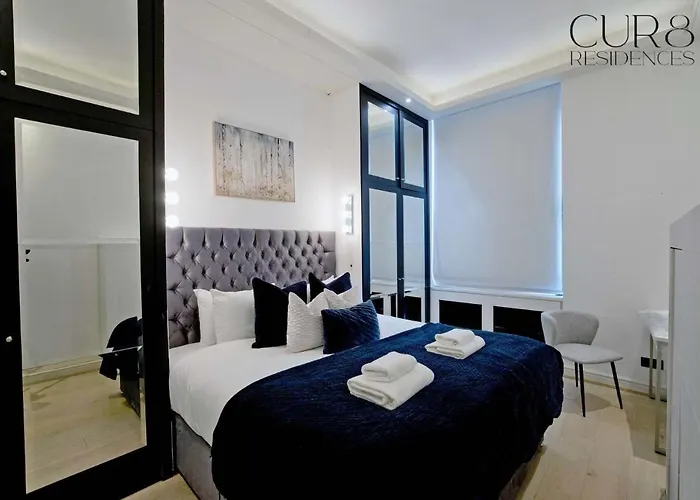 Harrods Hideaway 3 Bedroom Flat